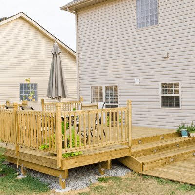 CUSTOM DECK CONSTRUCTION